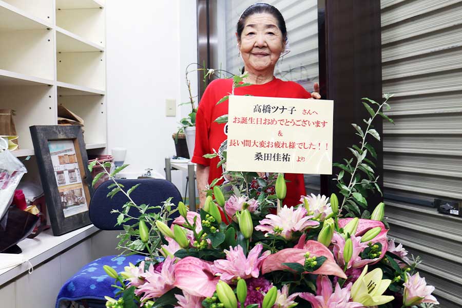 サザン桑田が通った茅ヶ崎のパン店、64年の歴史に幕　早朝から行列　88歳の女性店主が涙
