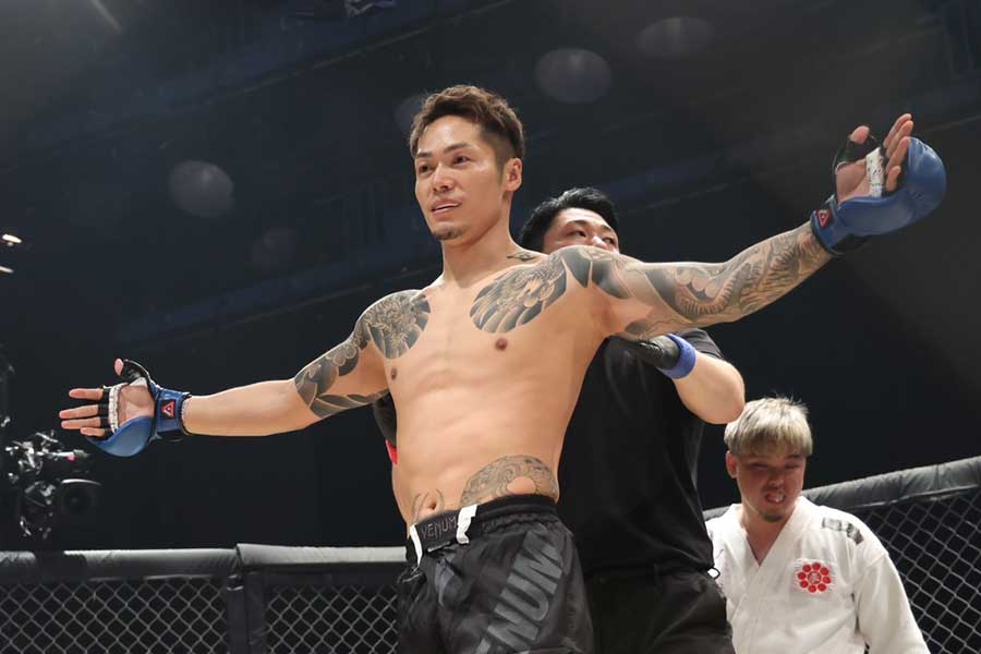 【BreakingDown】元ボクシング日本ランカーの飯田将成が18秒KO　絶賛の嵐「これは誰も勝てん」