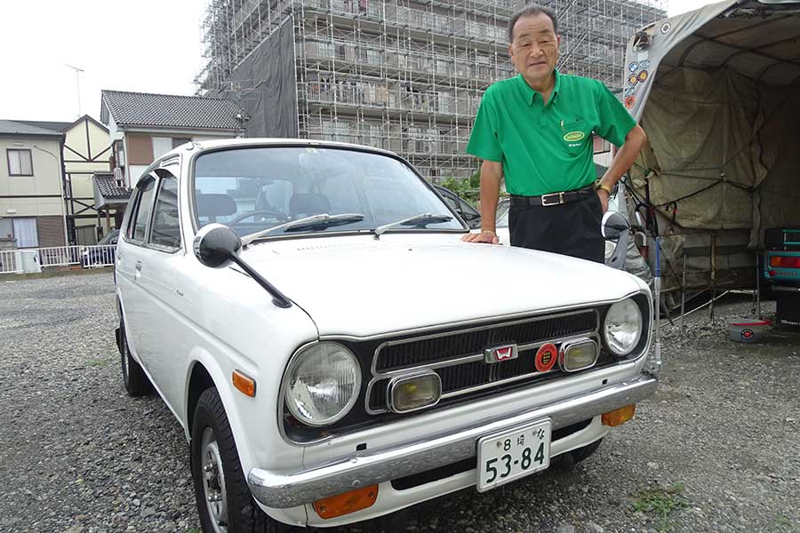 各地で多くのイベントを主催する日本旧軽車会会長の吉崎勝さん【写真：ENCOUNT編集部】
