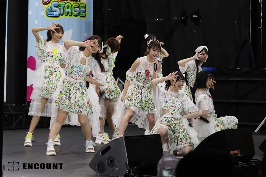 SUPER☆GIRLS、TIFステージで歴代“夏曲”披露　怒涛の連続4曲披露のパフォーマンス
