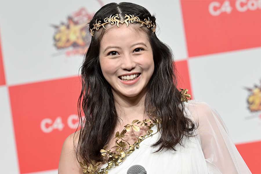 今田美桜、純白“女神風”衣装で登場　「優しくほほ笑みたくなる」とご満悦