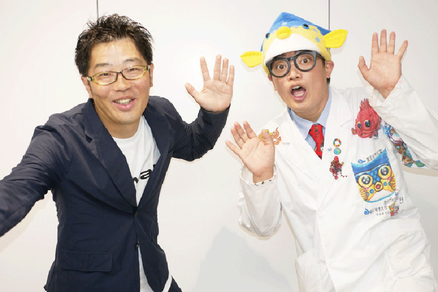 公開中「さかなのこ」で映画初共演の鈴木拓とさかなクン（右）【写真：ENCOUNT編集部】