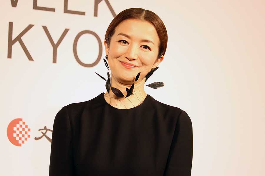 鈴木京香、女優業の再開をスタッフが報告　昨年5月の主演ドラマ降板発表から10か月