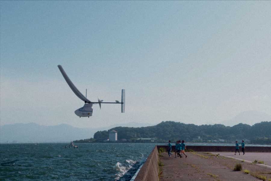 琵琶湖の空に飛び出していくスワン号【写真：(C)NHK】