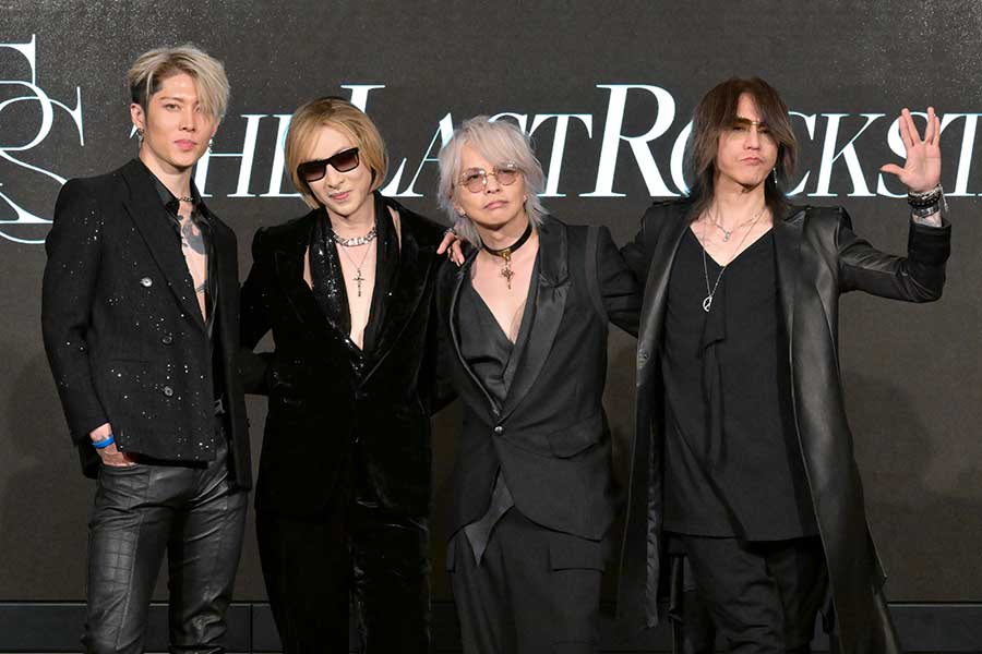 記者会見に登場した（左から）MIYAVI、YOSHIKI、HYDE、SUGIZO【写真：ENCOUNT編集部】