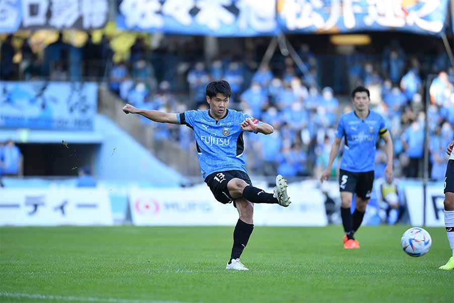 山根視来選手は泥臭さが持ち味の“攻めるディフェンダー”だ【写真：(C)Jリーグ】