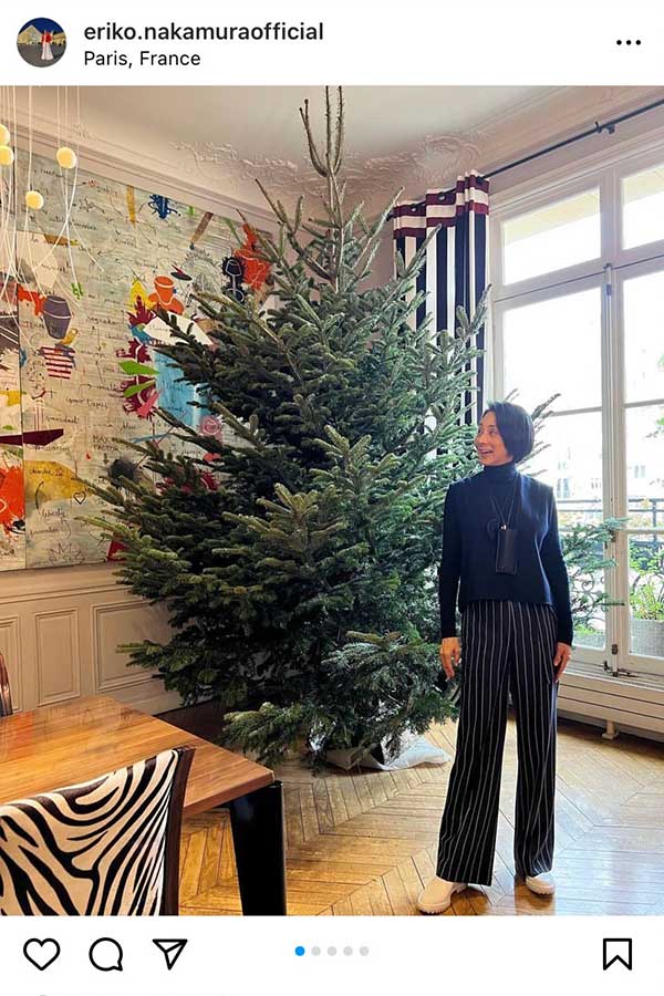 中村江里子が自宅にクリスマスツリーを設置した様子【写真：インスタグラム（@eriko.nakamuraofficial）より】