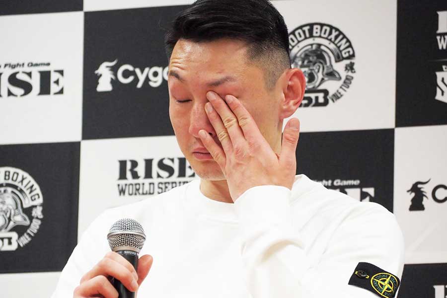 【RISE】引退マッチ終えた山田洸誓、50秒の沈黙と涙で振り返った父との“25年”「響きました」