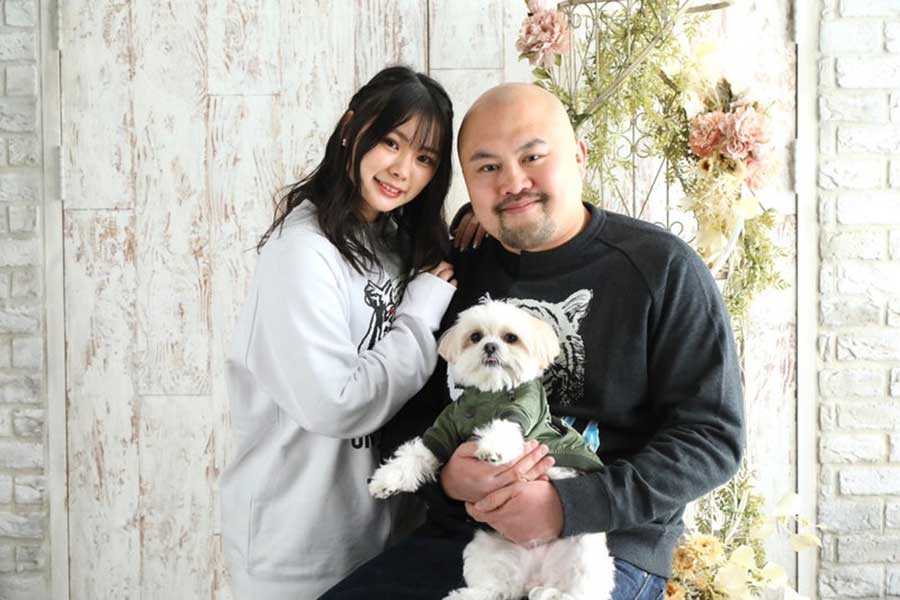 鬼越・坂井の妻・早乙女ゆみの、夫＆愛犬との家族写真を公開「バズってくれ～～」