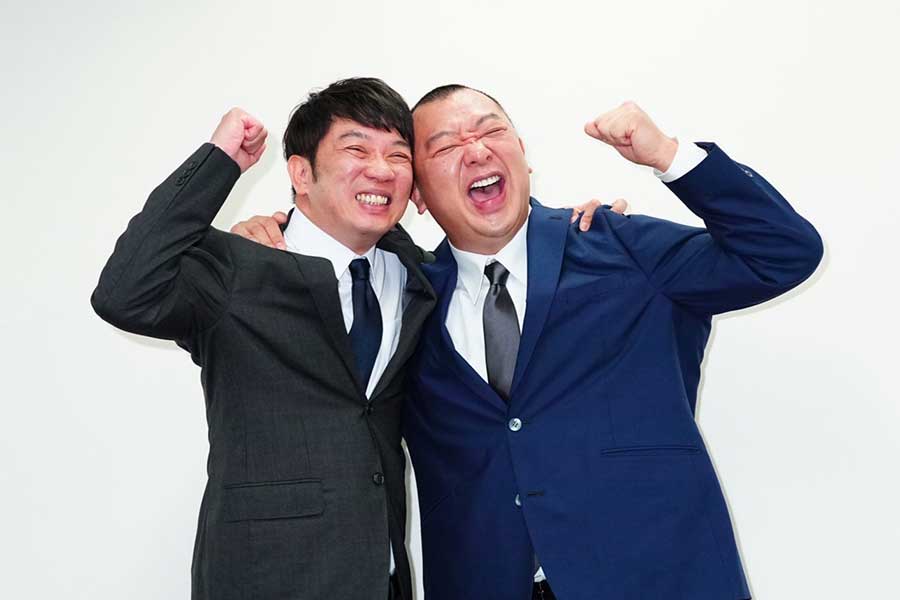 TKOの木本武宏（左）と木下隆行【写真：ENCOUNT編集部】