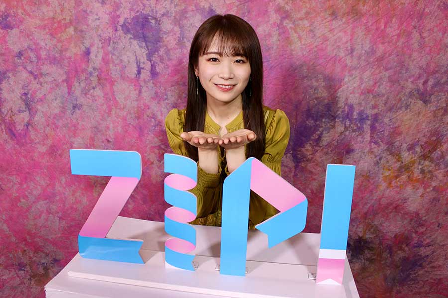 『ZIP!』の2月金曜パーソナリティーを務める秋元真夏【写真：(C)日本テレビ】