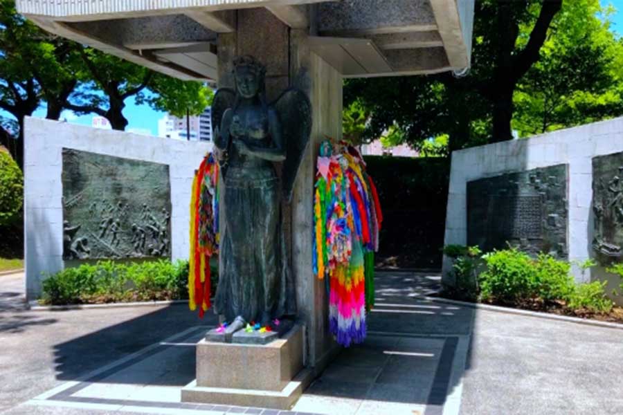 ダイソーで販売されている広島平和記念公園の千羽鶴を使用した文具が話題に（写真はイメージ）【写真：写真AC】