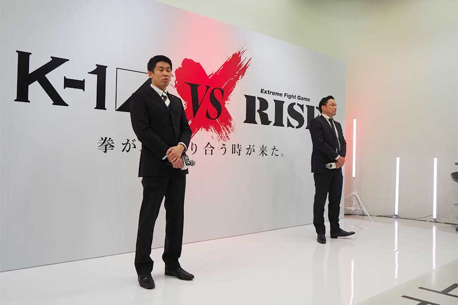 「K-1」中村拓己プロデューサー（左）と「RISE」伊藤隆代表【写真：ENCOUNT編集部】
