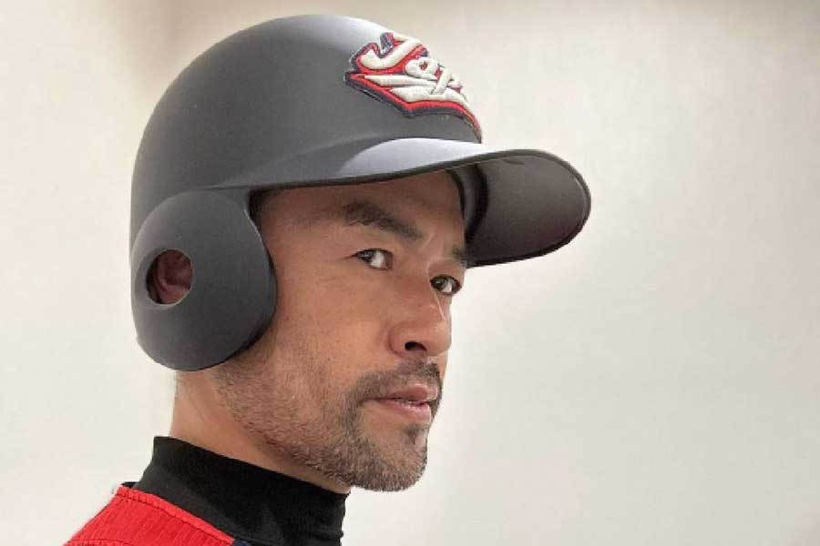 イチロー激似芸人、始球式で「本気で打ちにいった結果」は…まさかの結果にファン笑撃