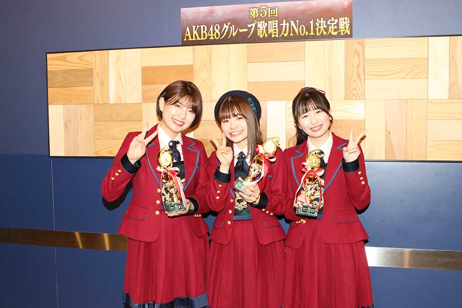 （左から）「NGT48」の三村妃乃、清司麗菜、新井りりの【写真：小田智史】