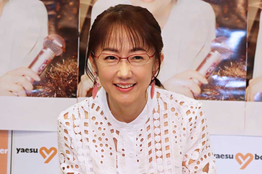 『サンモニ』のメガネアナ・唐橋ユミ、東大卒59歳映画監督と結婚「穏やかで心豊かな人生を」
