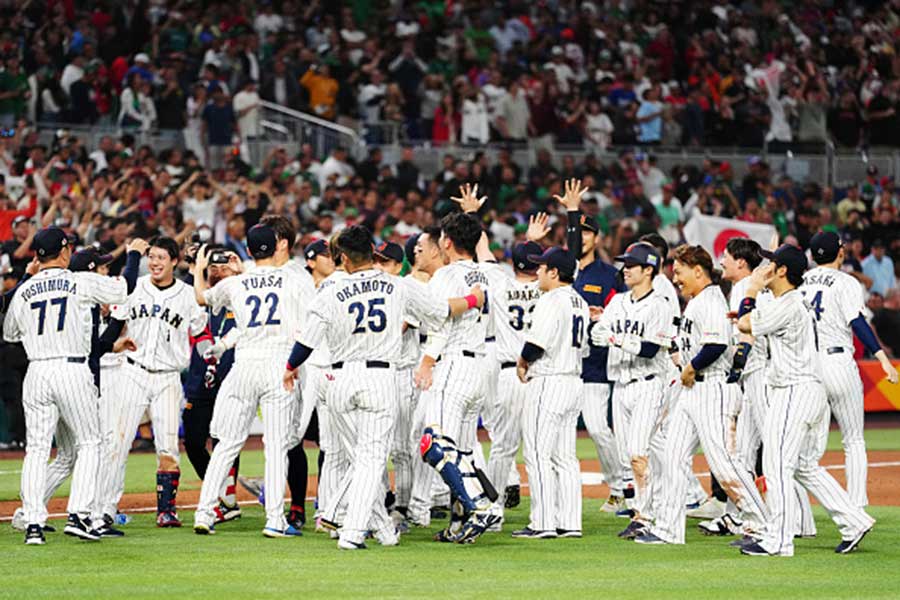 侍ジャパンの試合後の振る舞いが注目されている【写真：Getty Images】