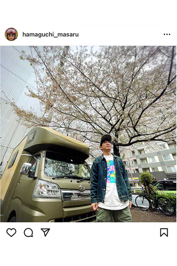 よゐこの濱口優が愛車のキャンピングカーで花見をする1枚を公開【写真：インスタグラム（@hamaguchi_masaru）より】