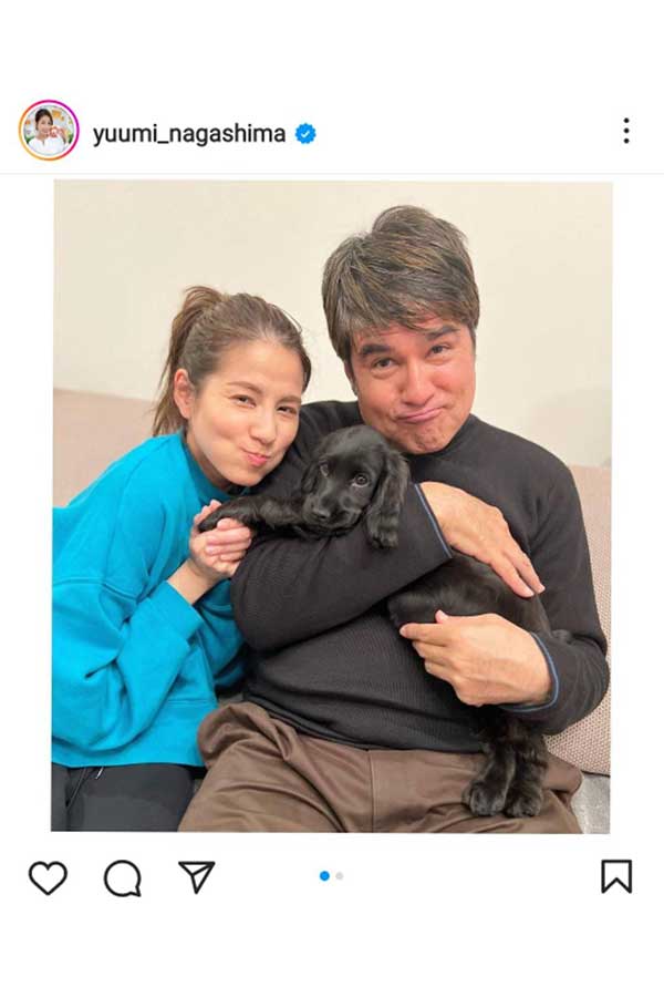 永島昭浩氏（右）と愛犬との3ショットを公開した永島優美アナウンサー【写真：インスタグラム（＠yuumi_nagashima）より】
