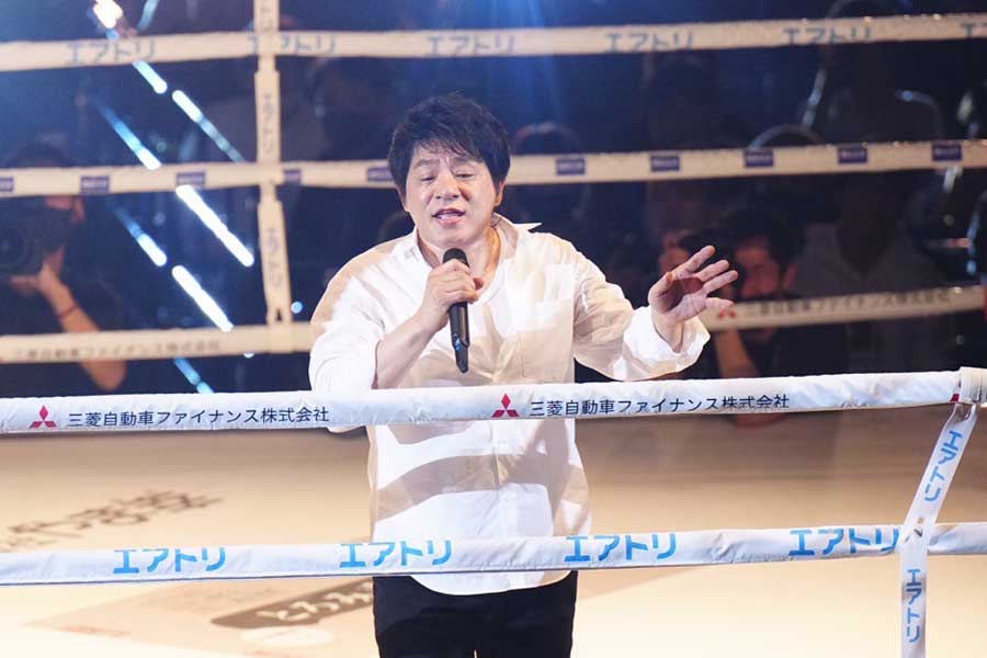 ASKAがボクシング興行で熱唱、亀田興毅と『YAH YAH YAH』コラボ　ネット「昔より癖強くない？w」