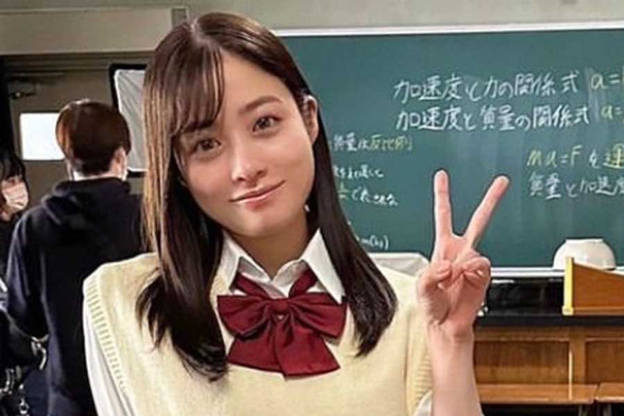 橋本環奈、24歳の女子高生姿に衝撃「現役にしか見えない」「レベチ」「美人すぎ」