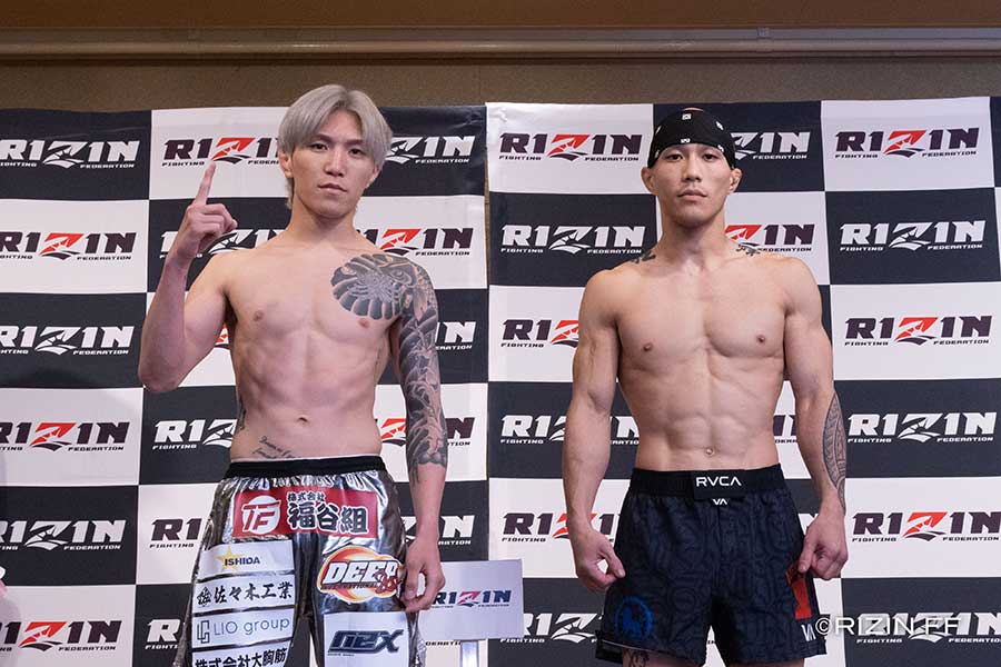 伊藤裕樹（左）と山本アーセン【(C)RIZIN FF】