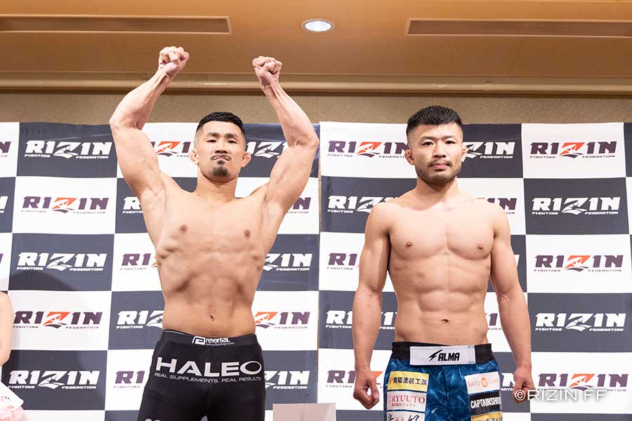 芦田崇宏（左）と摩嶋一整【(C)RIZIN FF】