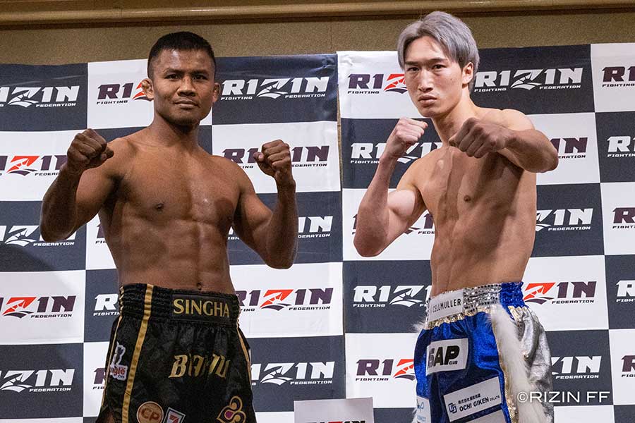 ブアカーオ・バンチャメーク（左）と安保瑠輝也【(C)RIZIN FF】