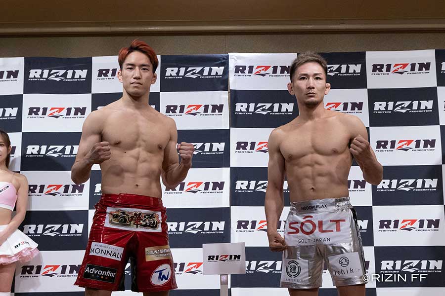 朝倉海（左）と元谷友貴【(C)RIZIN FF】