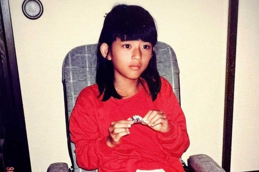 小沢真珠、幼少期の写真が「なんて美少女」と反響　小学4年生で「仕上がっとる…！」