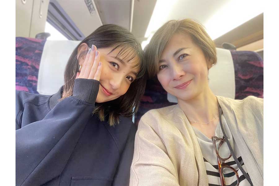 TBS近藤夏子アナの母が「お若い」と話題　2ショット投稿に「お二人とも美しい」の声