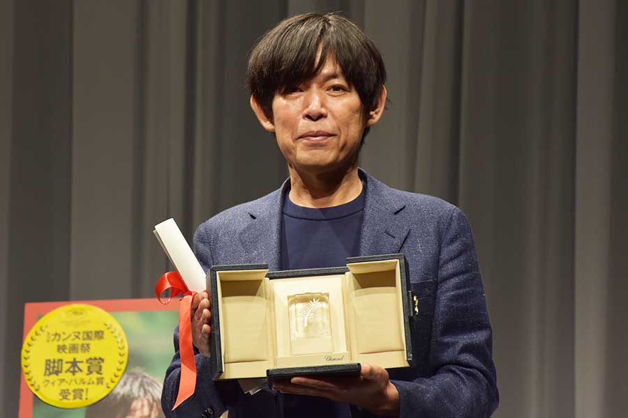 カンヌ脚本賞の坂元裕二、是枝監督へ「とても尊敬」　再タッグ可能性も示唆「幸せなこと」