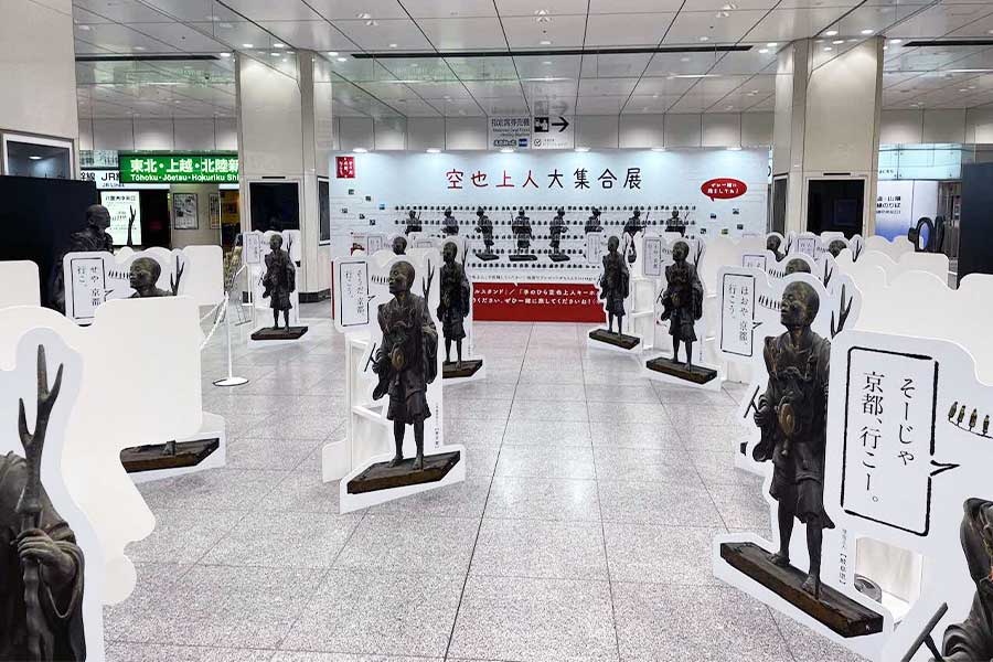 東京駅で仏像が“大量発生”、SNSで目撃情報多発「何これ壮観！」　ユニーク展示が圧巻