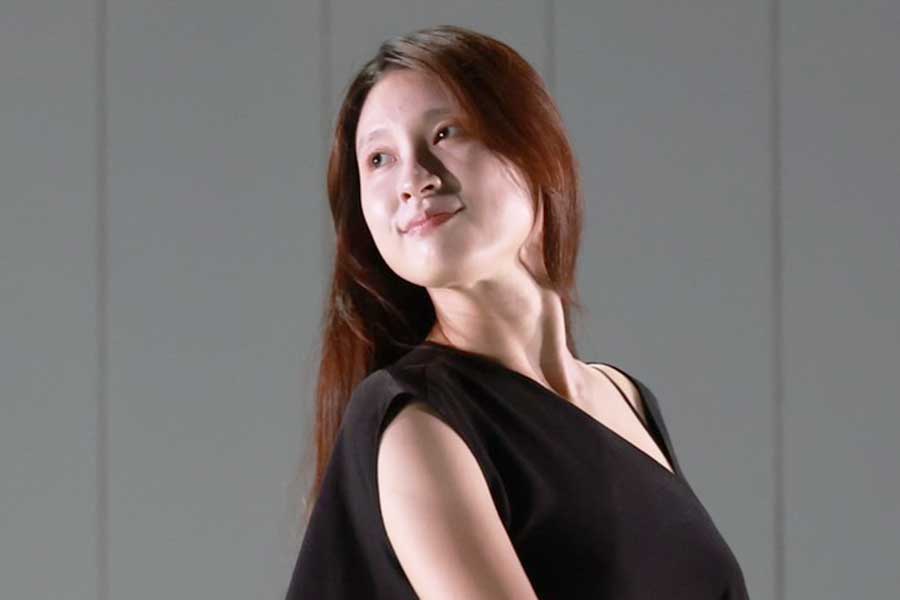 妊娠中の土屋太鳳、主演舞台でふっくらお腹　夏木マリが演出調整「体をねじらないように」