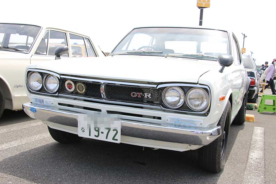 真っ白なボディーがまぶしい、1972年製の日産・スカイラインGT-R【写真：ENCOUNT編集部】