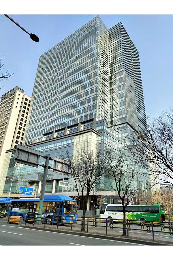 日本テレビが生中継したHYBEの巨大社屋【写真：ENCOUNT編集部】
