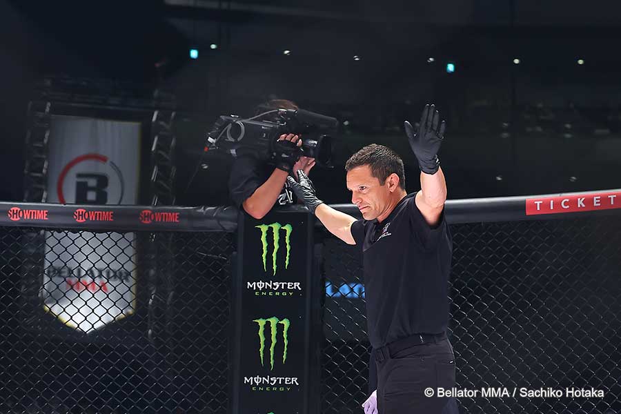 故意でない攻撃により試合続行不可能に【写真：(C)Bellator MMA／Sachiko Hotaka】