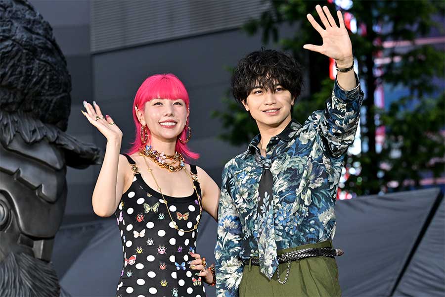 イベントに出席した仲里依紗（左）と中島健人【写真：ENCOUNT編集部】