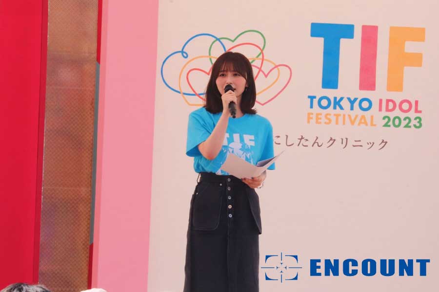 『TOKYO IDOL FESTIVAL2023（TIF）』の開会宣言をした長濱ねる【写真：ENCOUNT編集部】