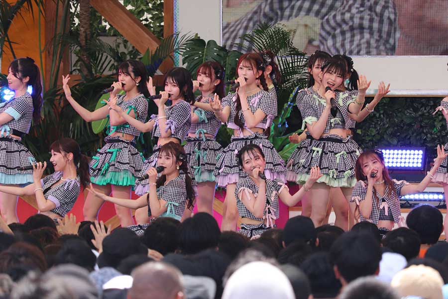 【TIF】AKB48、真夏のステージで鉄板ソングから劇場曲まで全8曲披露　満員のアイドルファン一体