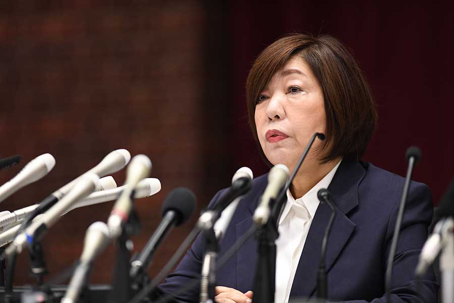 記者会見に臨んだ林真理子理事長【写真：徳原隆元】