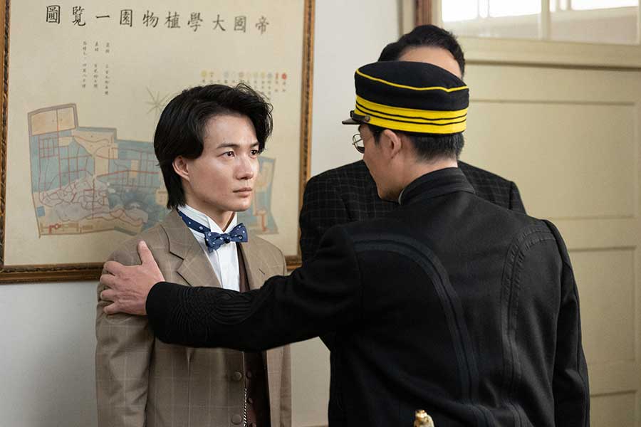 槙野万太郎を演じる神木隆之介（左）【写真：(C)NHK】