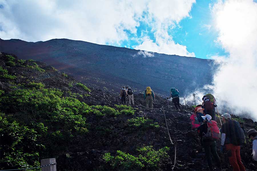 人気ゆえに安易な挑戦者も多い富士山登山（写真はイメージ）【写真：写真AC】