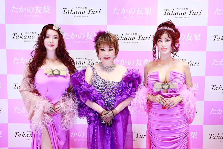 「叶姉妹スペシャルファンミーティング」に登場した（左から）叶美香、たかの友梨、叶恭子