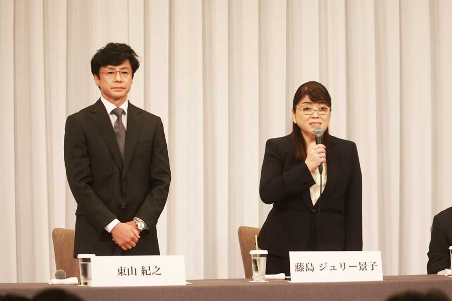 会見を出席した東山紀之（左）と藤島ジュリー景子氏【写真：山口比佐夫】