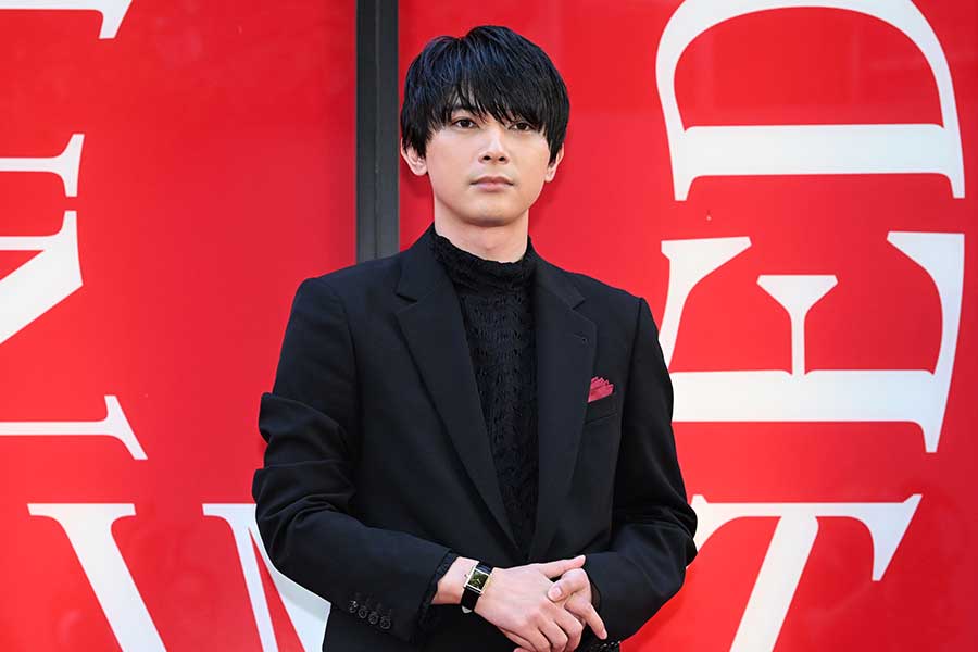 吉沢亮、全身黒コーデで腕には190万円時計　カルティエは「細部までこだわっている。かっこいい」