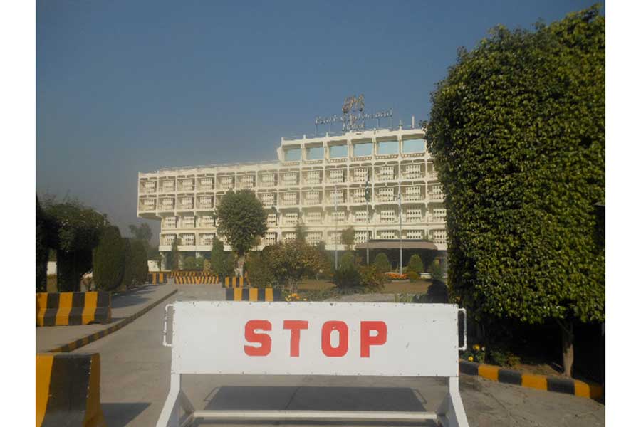 建物の左端の部分、1〜3階が爆破されてしまったパキスタンのホテル