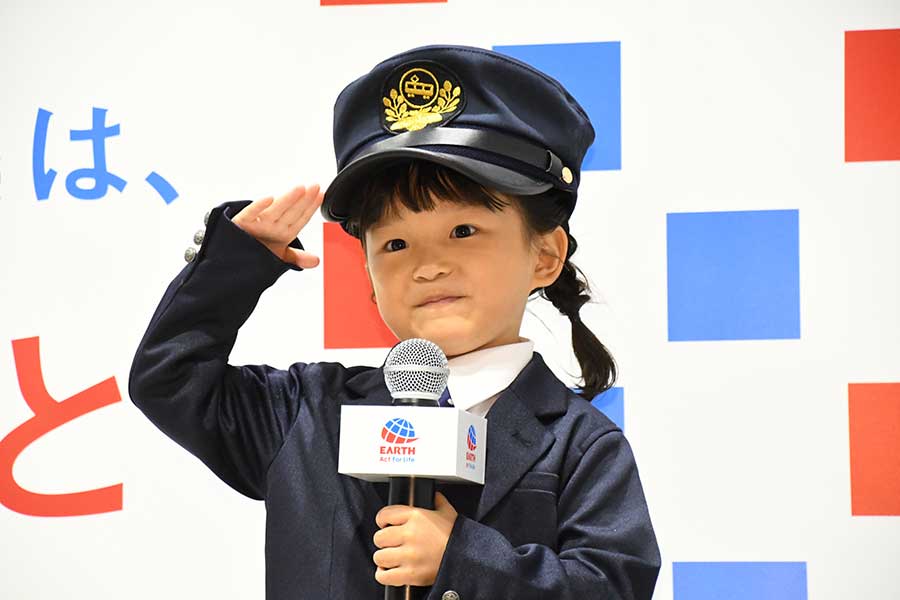 5歳の歌姫・村方乃々佳、おなじみモンダミンCMソングで生歌披露　「100点です」と笑顔