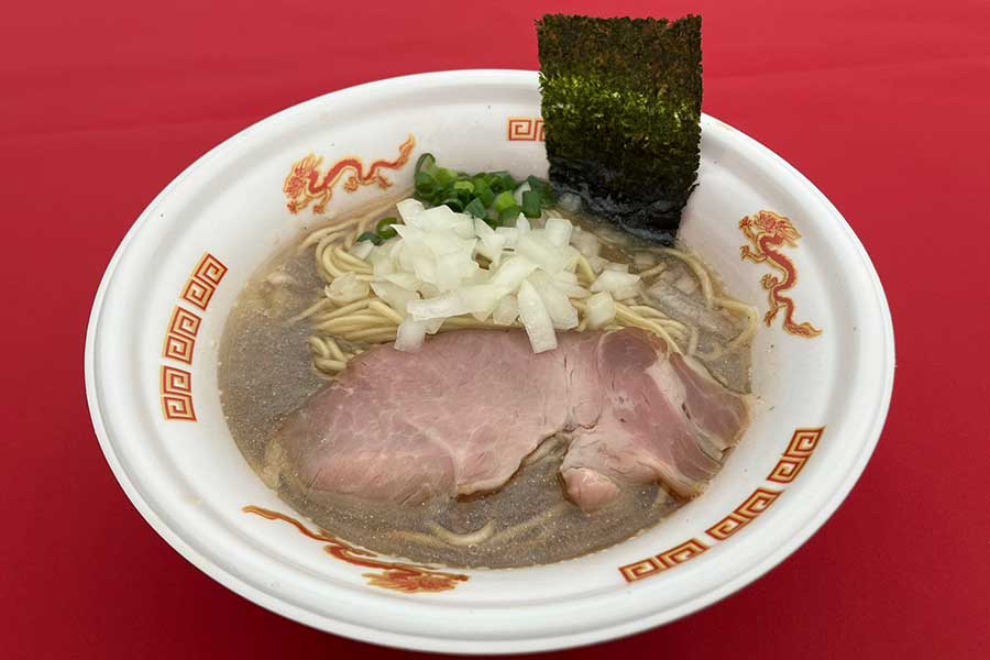 「亀戸煮干中華蕎麦つきひ」の秋刀魚煮干の中華蕎麦（税込み1000円）【写真：ENCOUNT編集部】