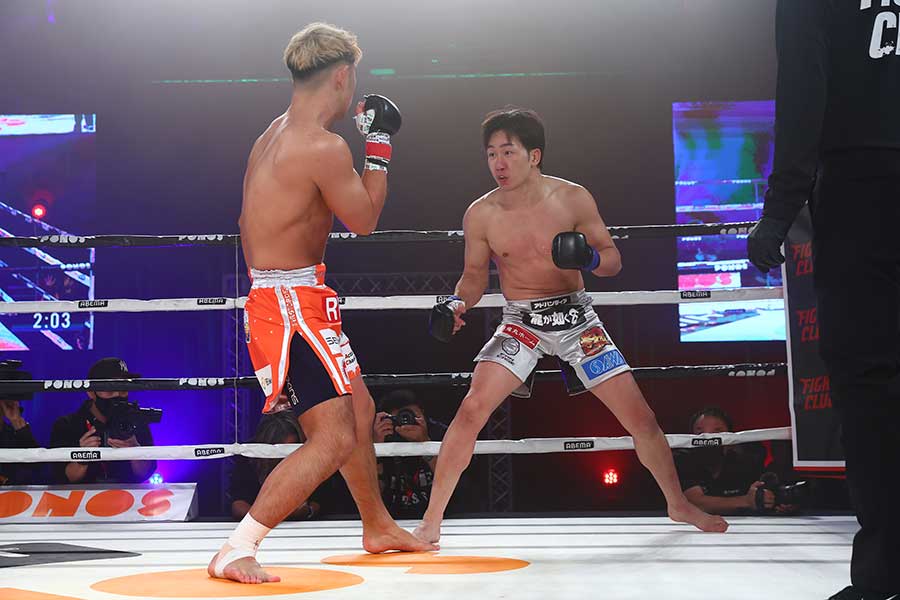 朝倉未来、キックデビュー戦はまさかの秒殺KO負け　YA-MAN相手にわずか77秒で沈む